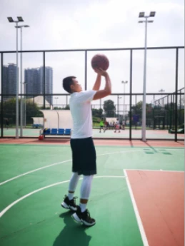 如何通过参加杯赛提升篮球训练效果_2